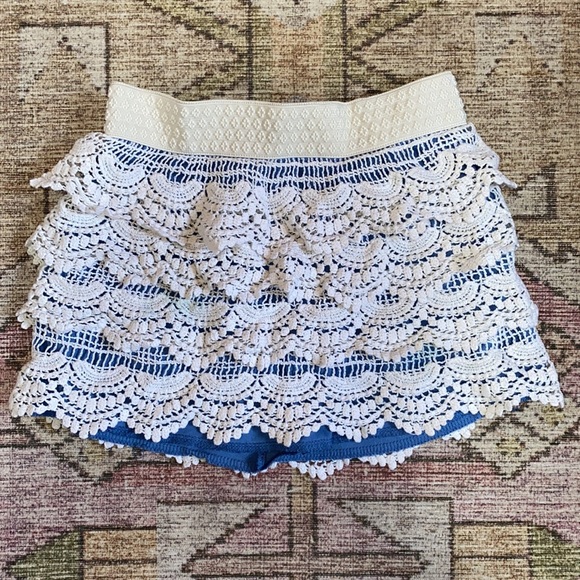 Lapis Girl Lace Dress Shorts in great condition - Picture 1 of 3